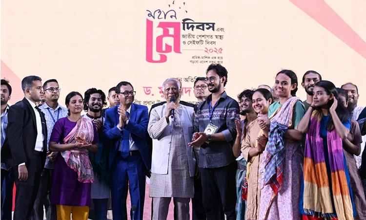 শ্রমিকদের আগের অবস্থায় রেখে নতুন বাংলাদেশ গড়ে তোলা সম্ভব নয়: প্রধান উপদেষ্টা